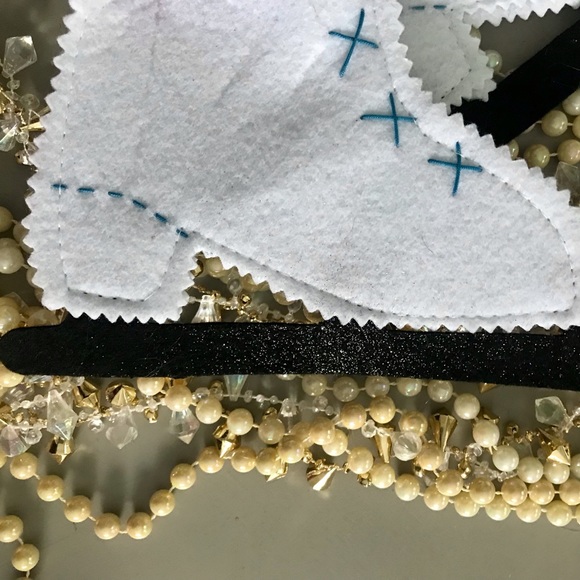 Mid Century Modern Pair Of Felted Ice Skates Winter Decor Unbreakable Ornament. - Picture 2 of 7